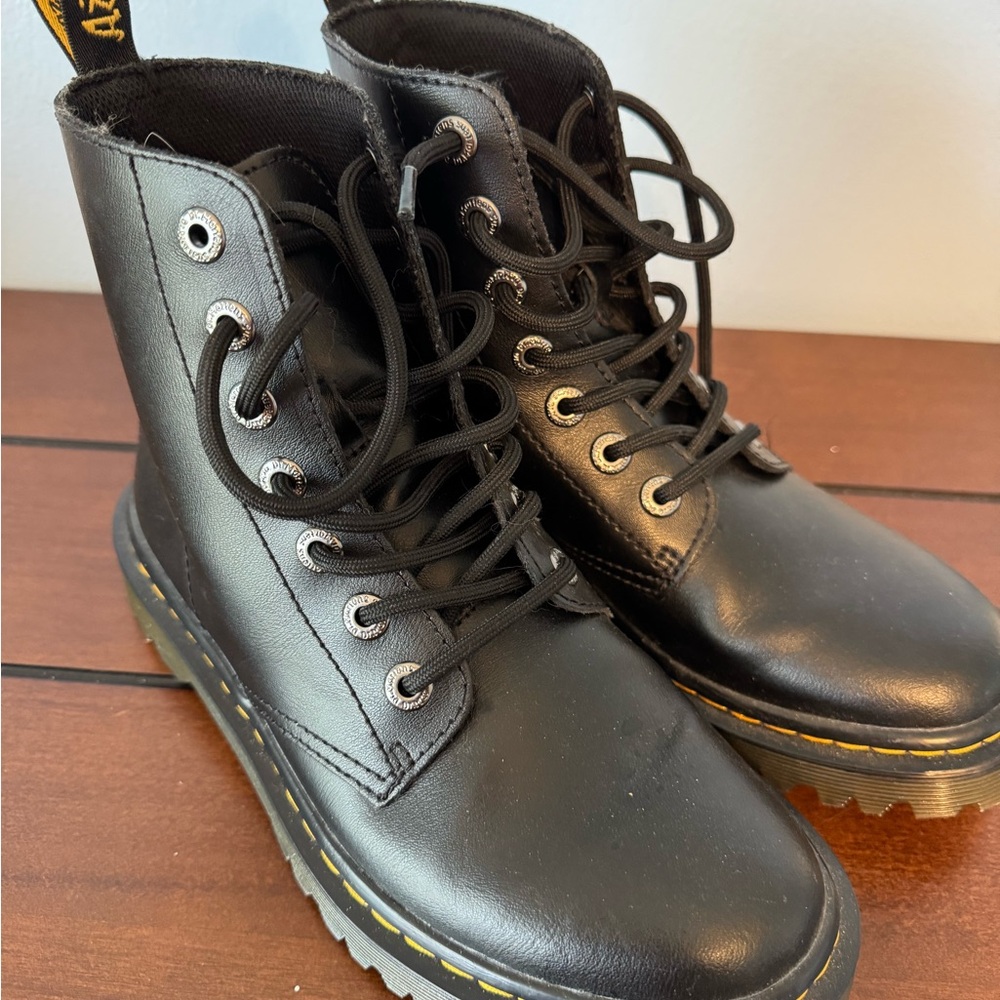 Dr martens women’s size 7 black combat boots